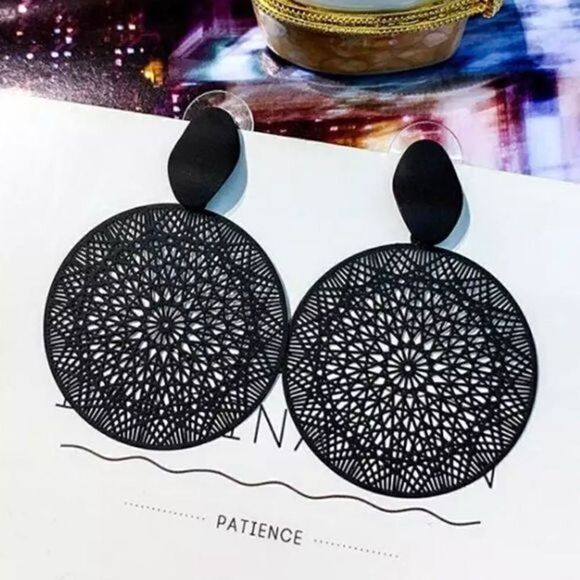 MEDIUM black circle earrings - Picture 1 of 3